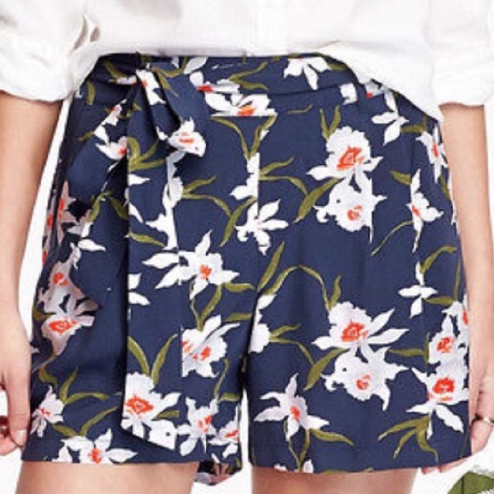 🎉HP🎉 Old Navy Adjustable Tie Waist Floral Shorts